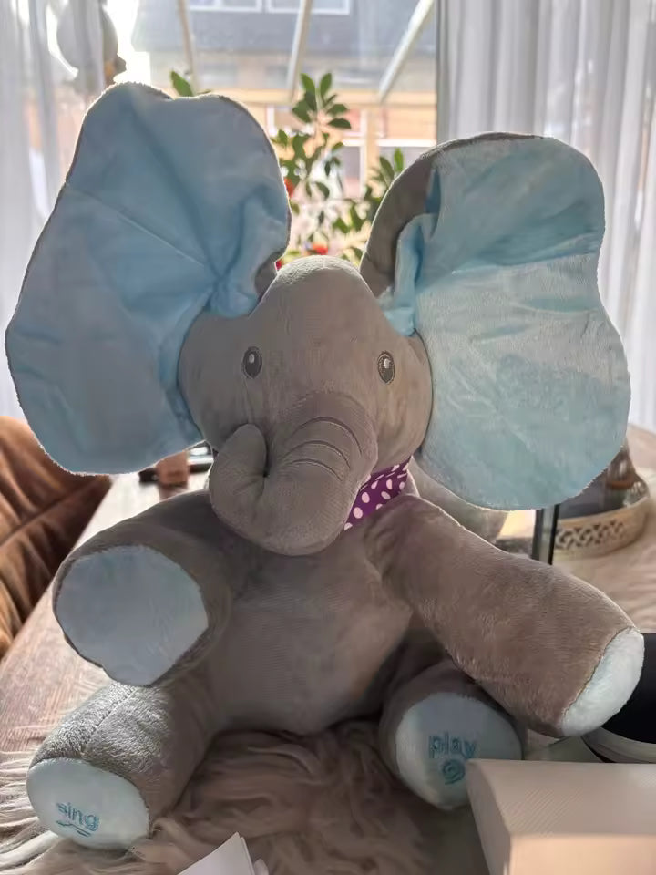 Îl ajută să învețe prin joacă, nu prin „lecții”